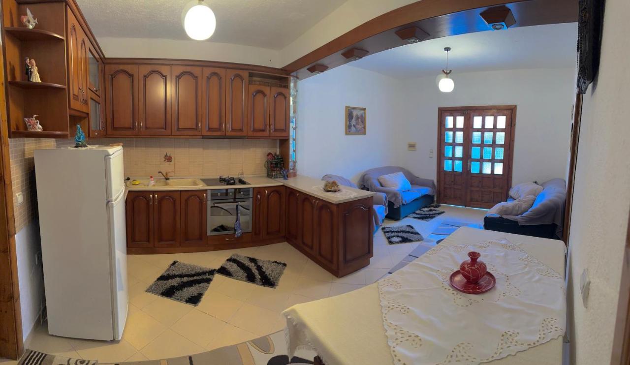 Guri Guest House Pogradec Exterior foto