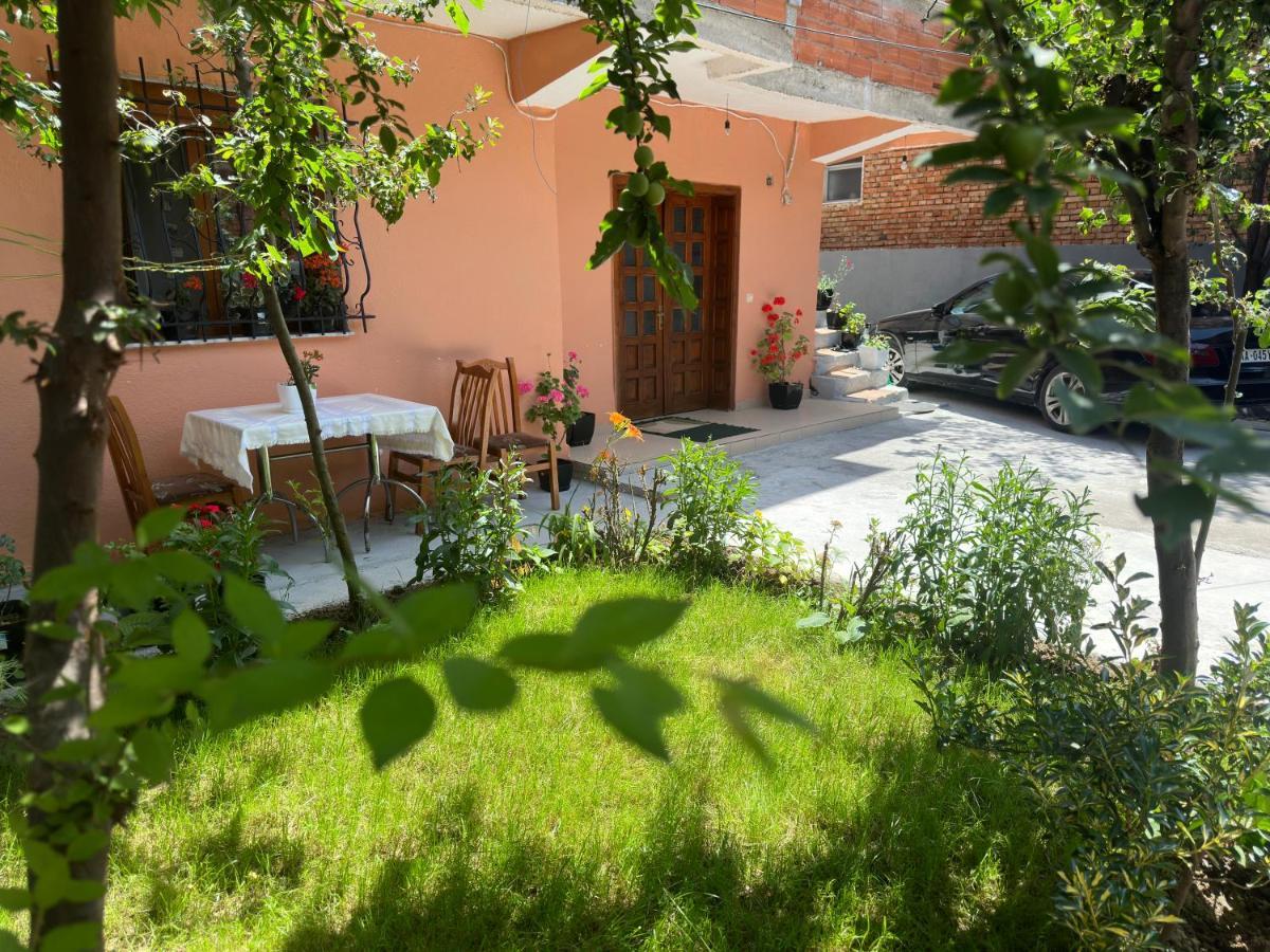 Guri Guest House Pogradec Exterior foto
